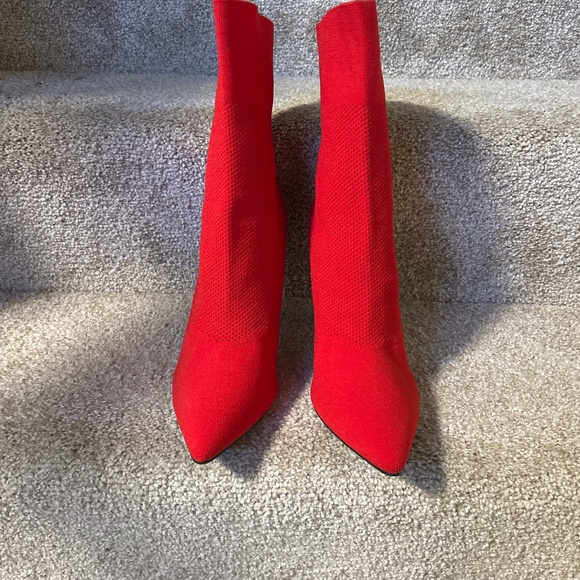 Red on the Runway! - Picture 3 of 3